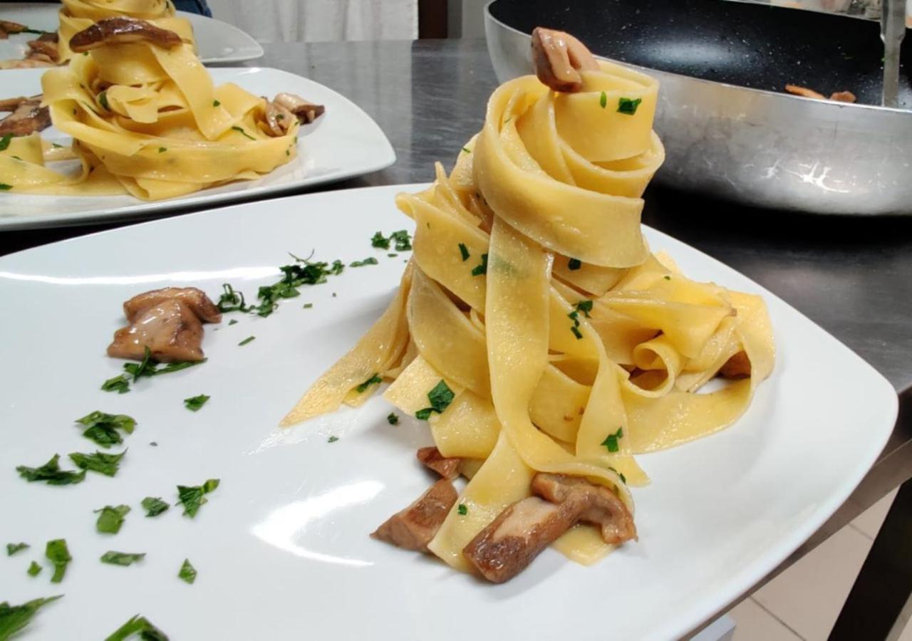 "Il Casaletto" Agriturismo Moderno, Vista Panoramica E Cibo Spettacolare- Scurcola Marsicana Екстериор снимка